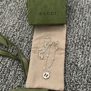 Gucci Interlocking G necklace in silver